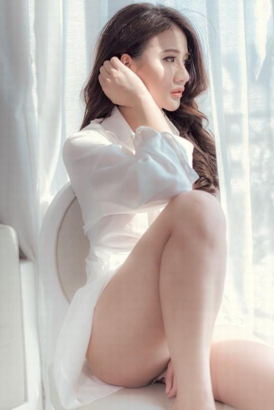 Nhưng với cá tính mạnh mẽ, người đẹp kiên quyết từ chối và nói lời tạm biệt cho mối quan hệ đó. “Vòng xoáy tình tiền nếu không sáng suốt rất dễ sa ngã nhưng tôi không phải là người ham những thứ trước mắt để đánh mất bản thân”, Thái Mỹ Linh chia sẻ.