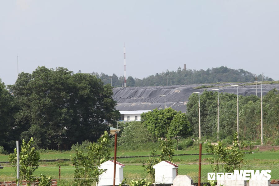 Một phần bãi rác Nam Sơn.