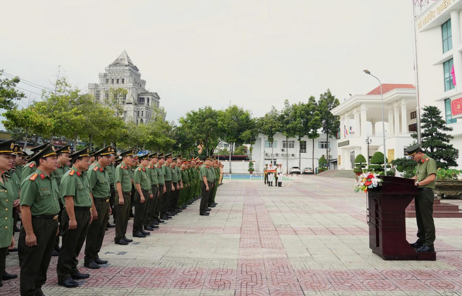 Lễ chào cờ đầu tháng 6 của Công an tỉnh Bình Thuận