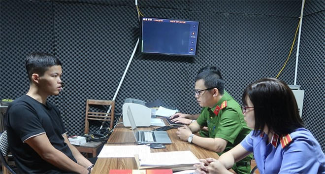Nguyễn Trịnh Duy Anh tại cơ quan Công an. Ảnh Công an Bắc Kạn.