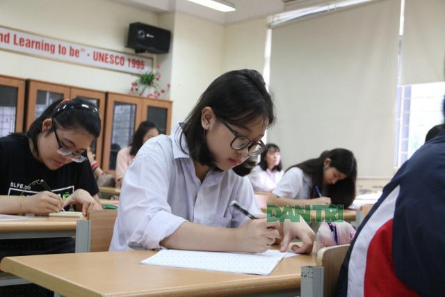 Trước khi xuất hiện ca bệnh đầu tiên, tại cuộc họp chiều ngày 6/3, TP Hà Nội đã dự kiến cho học sinh THPT trở lại trường từ ngày 9/3.