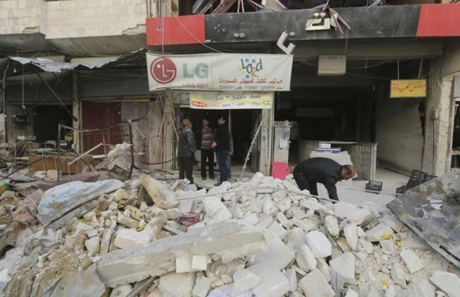 Quang cảnh đổ nát tại Raqqa sau vụ không kích. (Ảnh: Reuters)