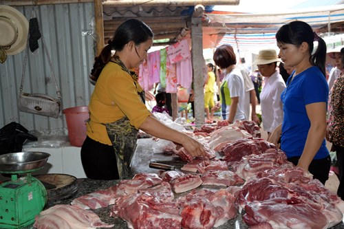Giá lợn hơi tăng khiến giá thịt lợn ở Hà Nội cũng tăng theo.
