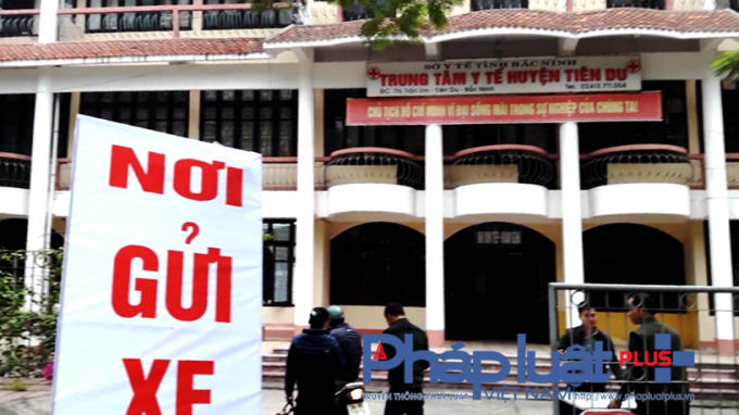 Trung tâm y tế huyện Tiên Du nhận trông giữ xe với giá cắt cổ.