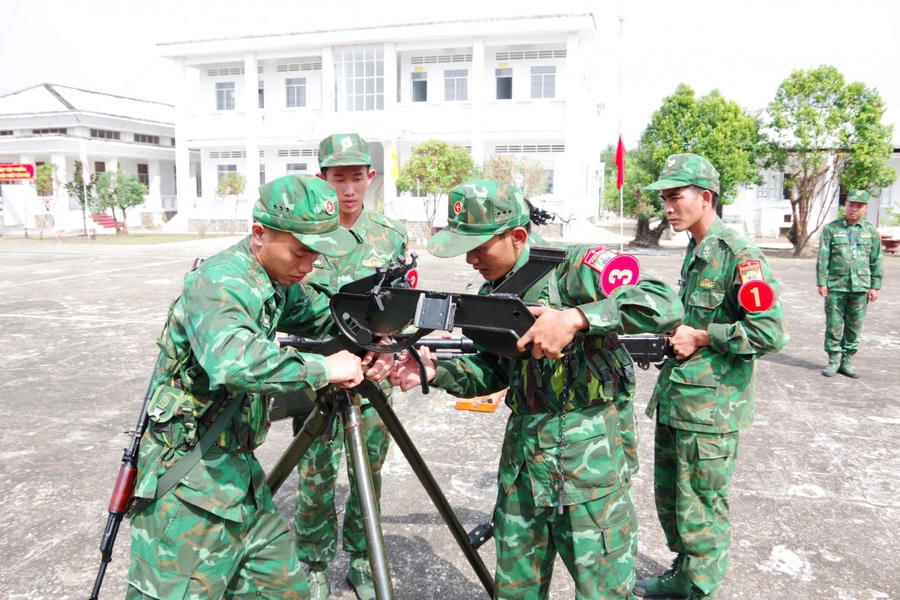 Hướng dẫn kỹ thuật tháo, lắp ráp súng đại liên 12,7mm.