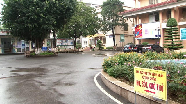 Khu vực đón tiếp bệnh nhân có triệu chứng ho, sốt, khó thở tại Bệnh viện Đa khoa tỉnh Hà Nam