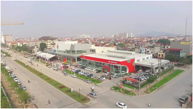 Toàn cảnh đại lý Mitsubishi ngày khai trương.