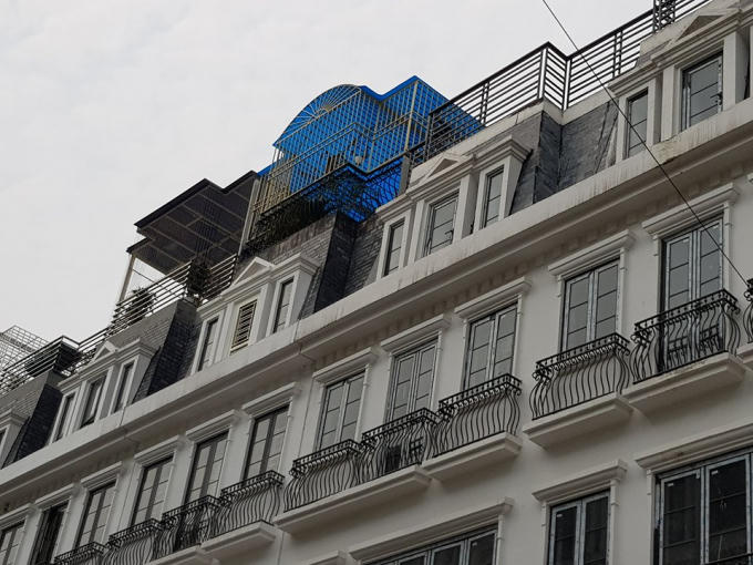 Dự án Five Star Mỹ Đình ngang nhiên xây dựng và thi công sai phép so với giấy phép xây dựng được các cơ quan chức năng cấp phép, sai mật độ xây dựng gây mất mỹ quan đô thị.