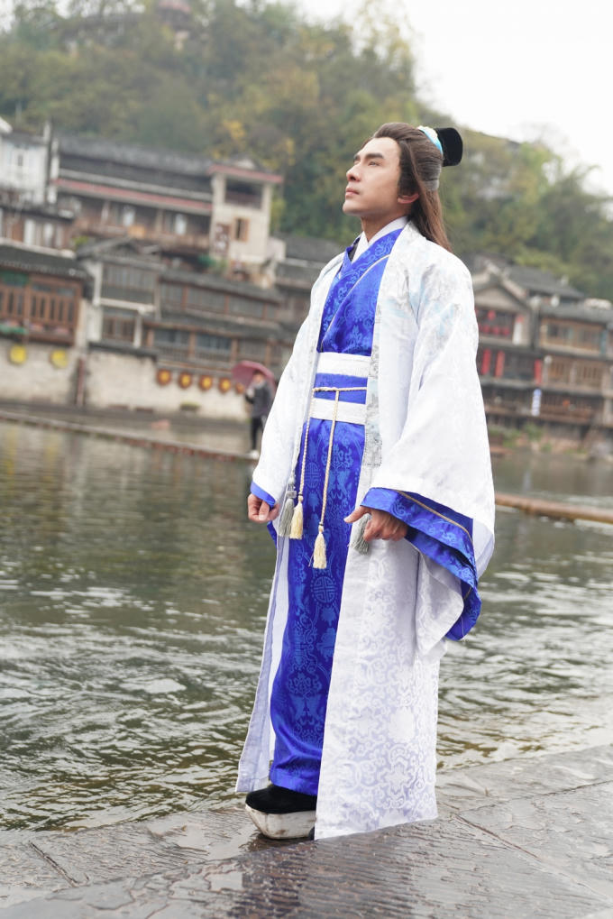 Năm 2019 cũng sẽ đánh dấu sự tiếp tục trở lại đầy mạnh mẽ của nam ca sĩ với Album CD vol 37 Biển người nhân gian.