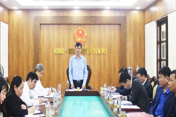 Các đại biểu HĐND tỉnh Hưng Yên dự buổi giám sát tại huyện Yên Mỹ