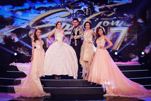 Choáng với chiếc váy cưới kết 1 triệu viên đá dài 2m