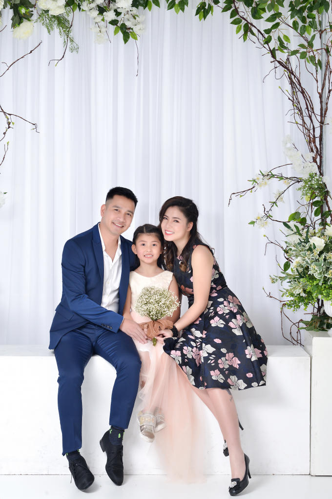 Ngọc Hiền viên mãn bên chồng và hai con