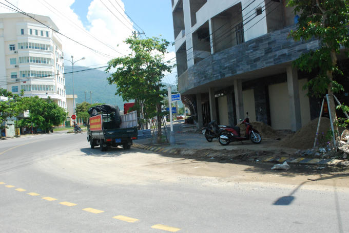 Khu vực bị người dân phản ánh ngay sát vòng xoay Ngô Quyền - Yết Kiêu vốn có lượng lưu thông cao.