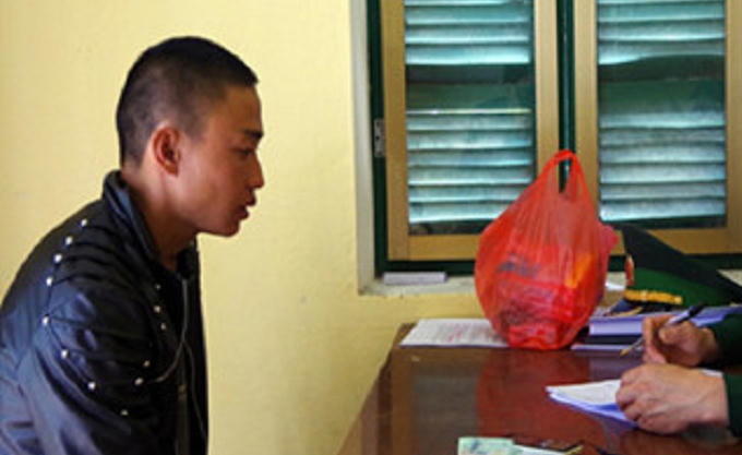 Giàng A Dơ tại cơ quan Công an (Ảnh Báo Lào Cai).