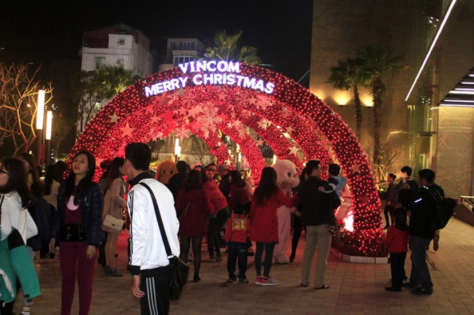 Những nơi rực rỡ nhất vẫn là các trung tâm thương mại lớn