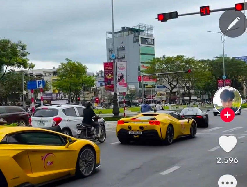 Đoàn "siêu xe" vượt đèn đỏ gây bức xúc dư luận