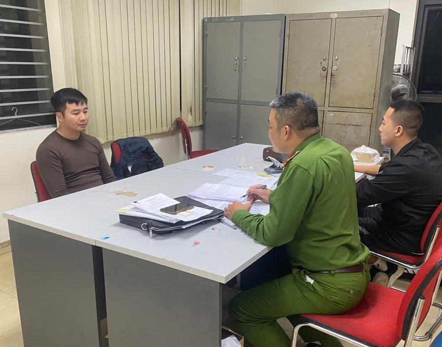 Cơ quan Công an lấy lời khai Nguyễn Huy Khánh.