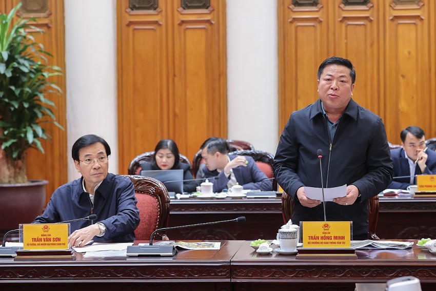 Bộ trưởng Bộ Giao thông vận tải Trần Hồng Minh phát biểu tại cuộc họp - Ảnh: VGP
