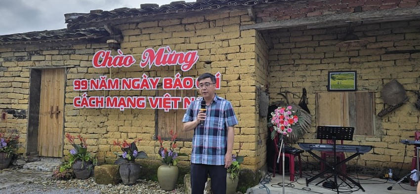 Ông Nguyễn Chí Thành - Bí thư huyện Tiên Yên phát biểu tại buổi gặp mặt Ngày Báo chí cách mạng Việt Nam 21/6.