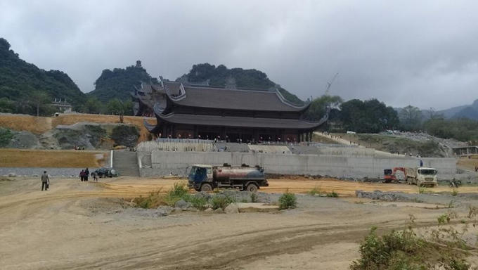 Chùa Tam Chúc đang thi công.