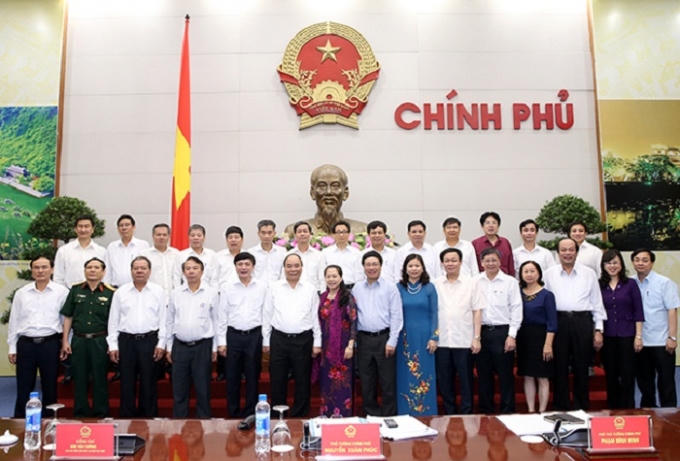 Thủ tướng Nguyễn Xuân Phúc chụp ảnh lưu niệm cùng Đoàn Chủ tịch Tổng Liên đoàn Lao động Việt Nam
