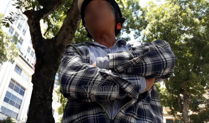 "Cò" Nam trao đổi với phóng viên.