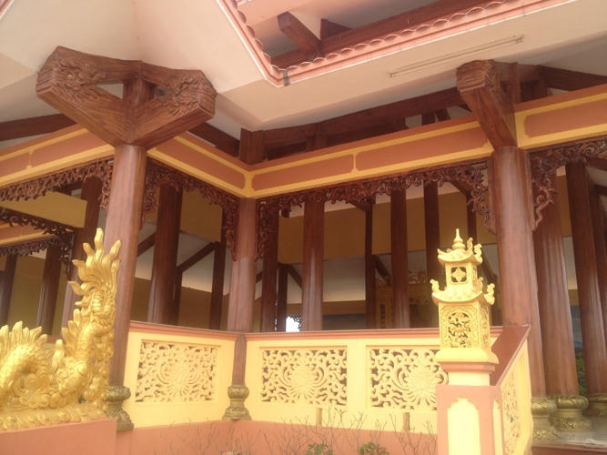 Hầu hết các cột chống đỡ đều được chủ nhân làm bằng gỗ thịt.