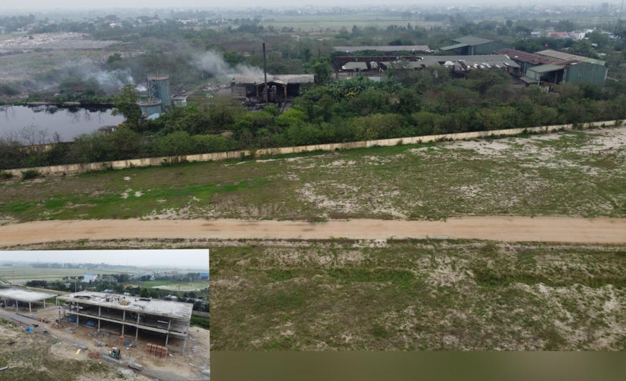 Dự án khu xử lý rác thải do Công ty Cổ phần năng lượng Greenity Nam Định làm chủ đầu tư có diện tích gần 4,95 ha được xây dựng với 18 hạng mục công trình tuy nhiện đến nay mới đổ bê tông được hai khối nhà (theo giấy phép xây dựng Dự án hoàn thành đưa vào sử dụng tháng 9/2025), bên cạnh là Khu xử lý rác Lộc Hòa, hàng ngày vẫn phải tiếp nhận và xử lý lượng lớn rác sinh hoạt của thành phố Nam Định.