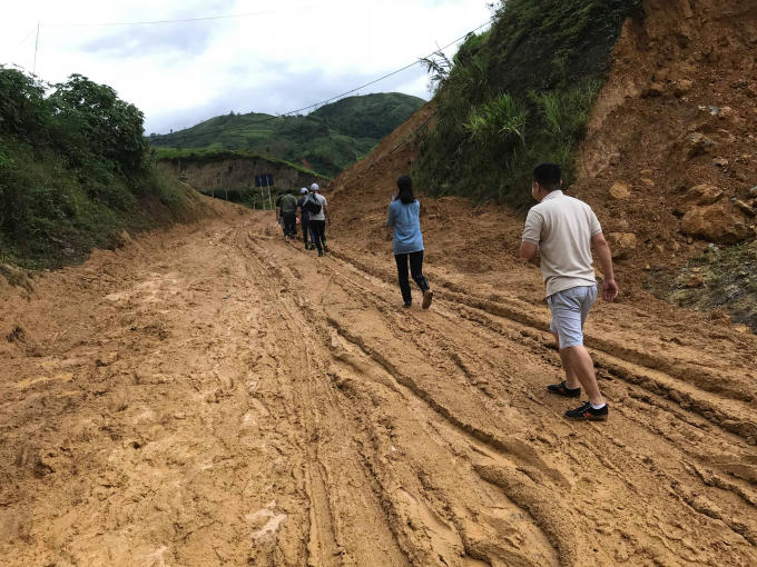 Con đường dẫn vào bản Sáng Tùng, xã Tả Ngảo, Lai Châu