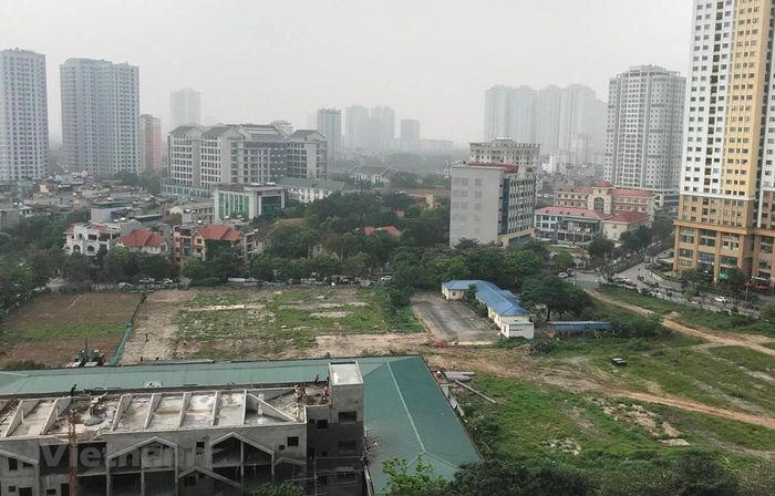 Một số ô đất trống tại Khu đô thị mới Kim văn Kim lũ, quận Hoàng Mai. (Ảnh: Hùng Võ/Vietnam+)