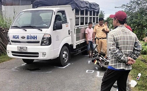 Tài xế có nhìn thấy chác cháu nhỏ đi ngược chiều nhưng vẫn vượt lên thì xác định luôn là có lỗi