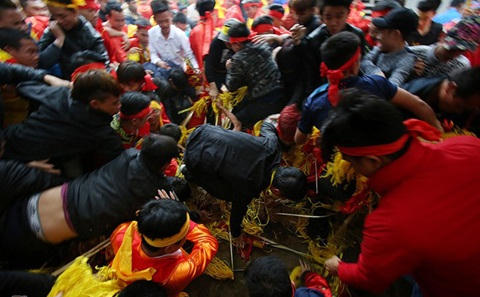 Điều chỉnh hoạt động lễ hội ph&ugrave; hợp với đời sống l&agrave; cần thiết