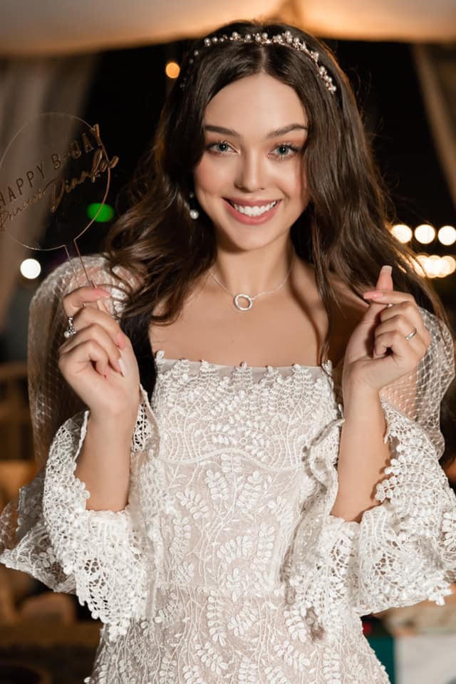 Dianka có gương mặt đẹp hút hồn và vóc dáng chuẩn người mẫu. 