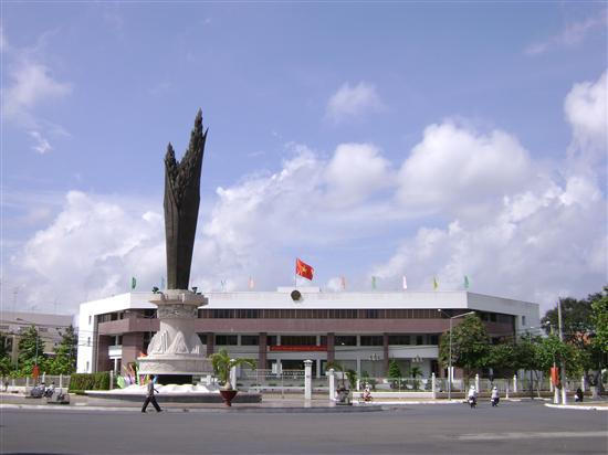 UBND tỉnh An Giang cũng đã có văn bản chỉ đạo Sở Nội vụ tỉnh An Giang tổ chức kiểm điểm, làm rõ trách nhiệm của từng tổ chức, cá nhân có sai phạm