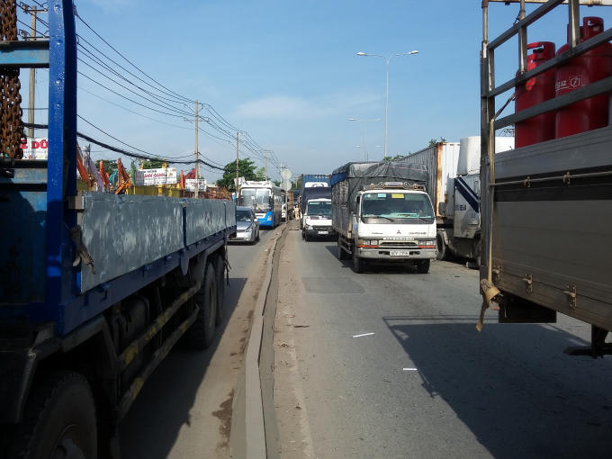 Kẹt xe trên quốc lộ 1.