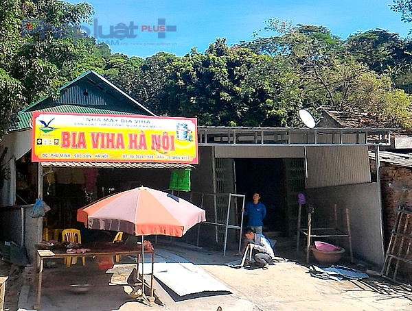 Dù mảnh đất đang tranh chấp và tòa án đang làm quy trình xét xử, nhưng ông Đinh Văn Hoạt vẫn xây dựng thêm nhiều hạng mục, bất chấp sự can thiệp của UBND xã. (Ảnh: A.Thắng)