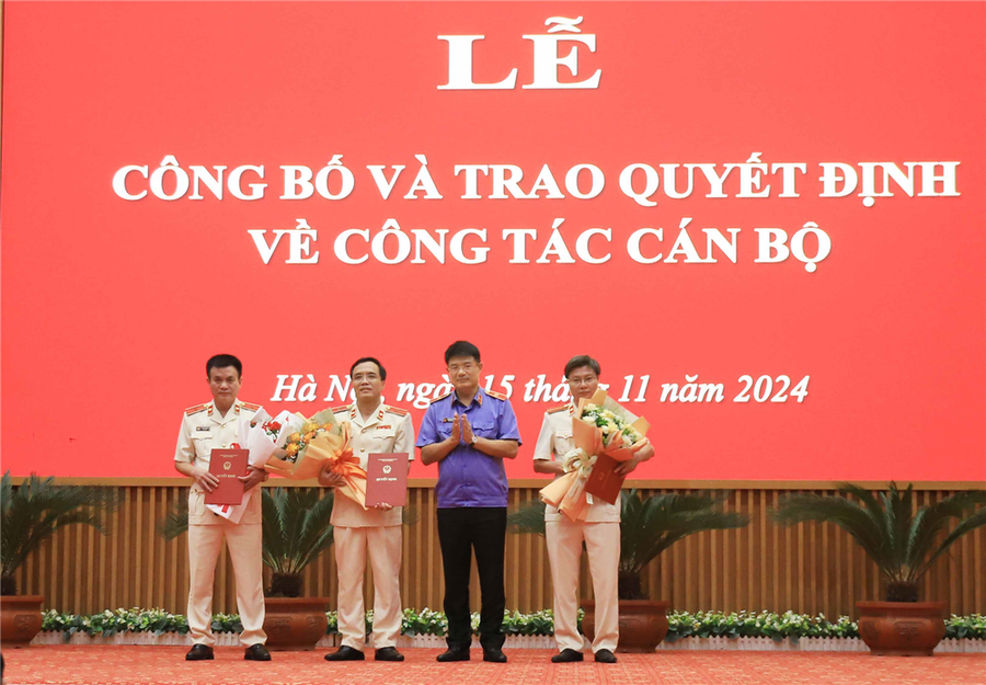 Viện Kiểm sát nhân dân Tối cao chúc mừng các đồng chí được điều động, bổ nhiệm.
