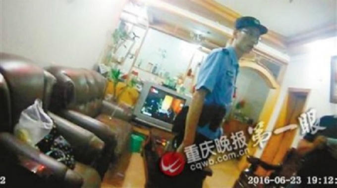 29 cảnh sát đã vào cuộc không ngừng nghỉ trong 40 giờ đồng hồ để giải cứu một người phụ nữ tự bắt cóc mình.