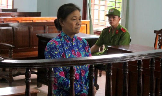 Bị cáo trước vành móng ngựa,