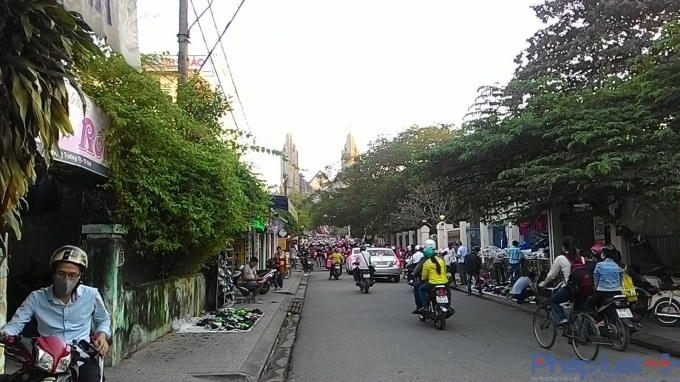 Nhà thờ Phủ Cam Hu&ecirc;́. Ảnh Đăng Hậu