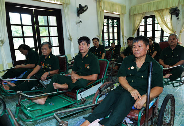 Đoàn Phật tử chùa Quán Sứ thăm và tặng quà tại Trung tâm Điều dưỡng Thương binh Hà Nam