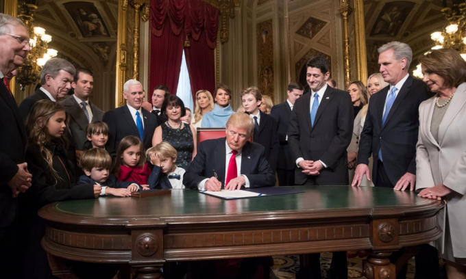 Tổng thống Donald Trump đã trải qua nửa nhiệm kỳ tổng thống đầu tiên với quá nhiều cung bậc cảm xúc. Ảnh: EPA