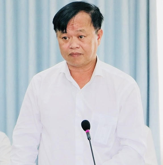 Chủ tịch UBND Tỉnh Ông Cao Tiến Dũng  đưa ý kiến tại buổi làm việc.