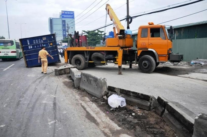 TP Hồ Ch&iacute; Minh: Hiện trường vụ xe container g&acirc;y &ldquo;n&aacute;o loạn&rdquo; Quốc lộ