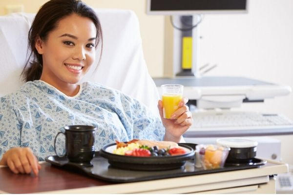Giai đoạn sau sốt, người bệnh cần tăng thêm bữa và chuyển từ chế độ ăn lỏng sang chế độ ăn mềm. (ảnh minh họa)