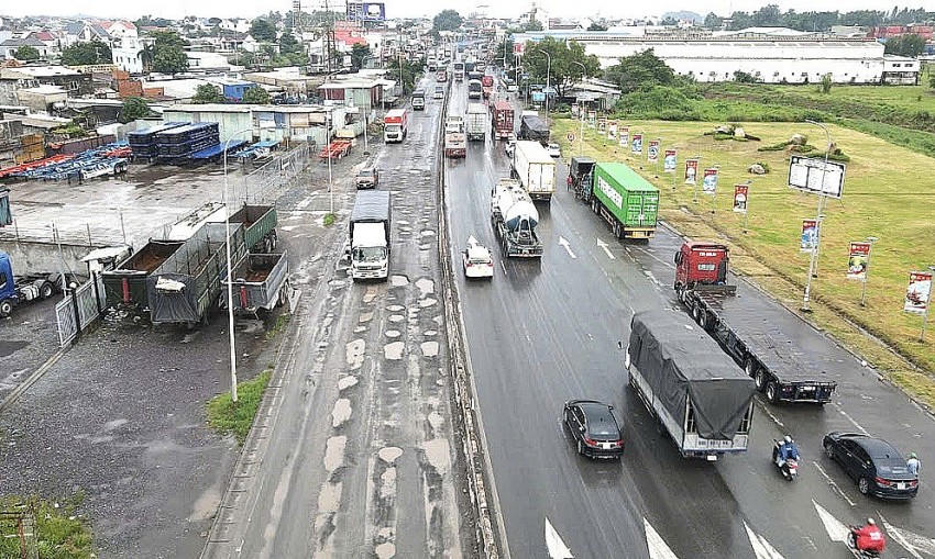 Quốc lộ 51 đoạn gần Khu du lịch Sơn Tiên (TP Biên Hòa).