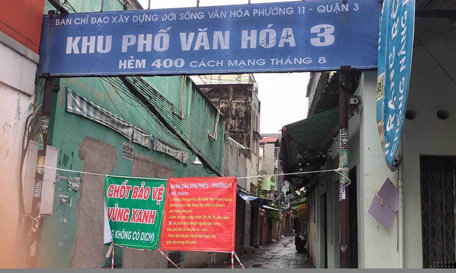 Hẻm 400 Cách Mạng Tháng 8 (phường 11, quận 3) cũng được chăng dây bảo vệ "vùng xanh"