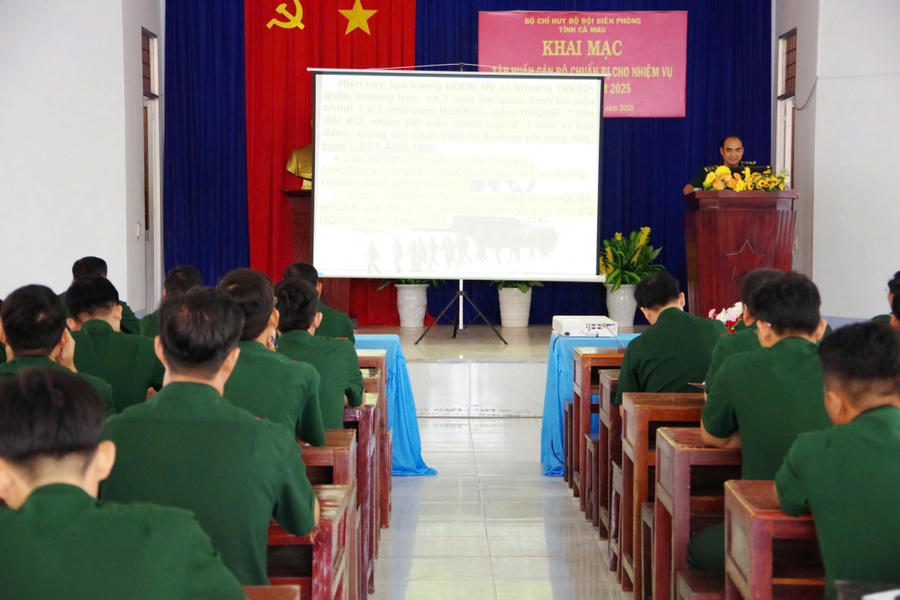 Các học viên được trang bị kiến thức về tham mưu tác chiến.
