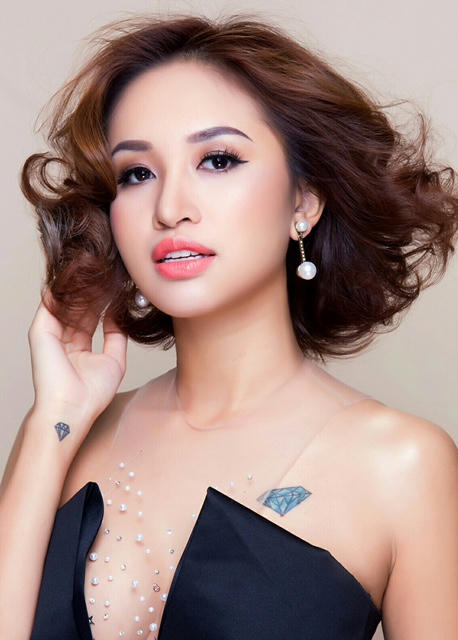 Vân Hugo sexy thiêu đốt mọi ánh nhìn sau sự cố váy nàng tiên cá