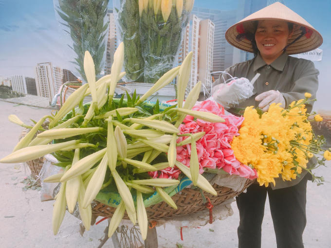 Giá bán của hoa loa kèn đơn thường có giá từ 30 – 40 nghìn đồng/bó, còn loa kèn chùm là 20 – 25 nghìn đồng/bó.